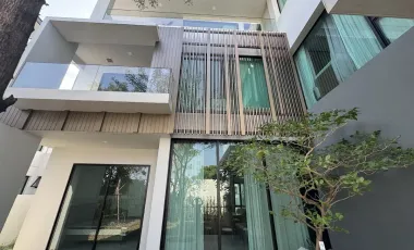 À louer 4 chambres maison à Saphan Sung, Bangkok