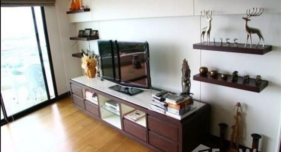 For rent 3 bedrooms condo in Bang Kho Laem, Bangkok