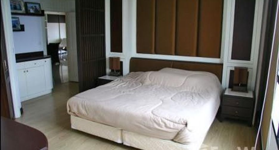 For rent 3 bedrooms condo in Bang Kho Laem, Bangkok