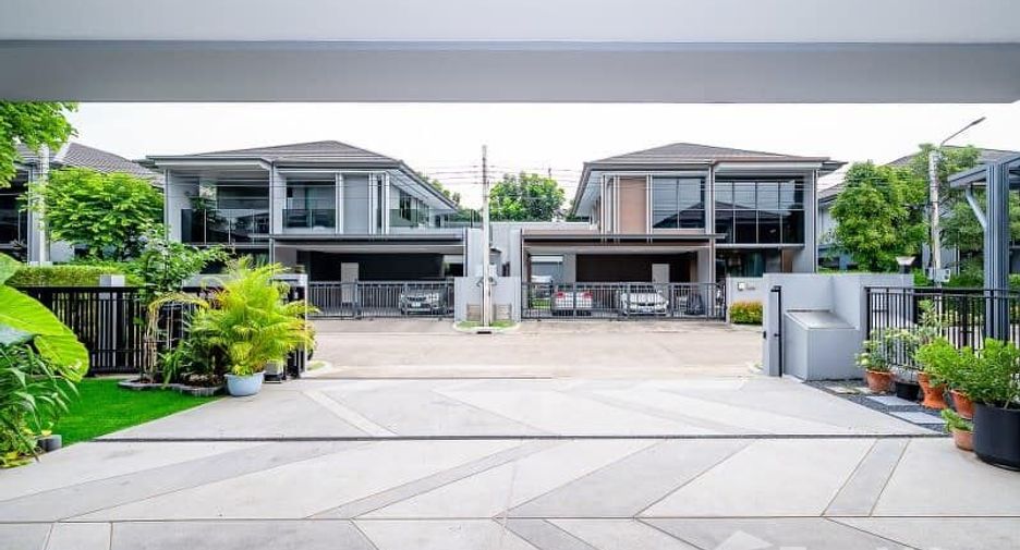 ให้เช่า 4 ห้องนอน บ้านเดี่ยว ใน บางกะปิ, กรุงเทพฯ