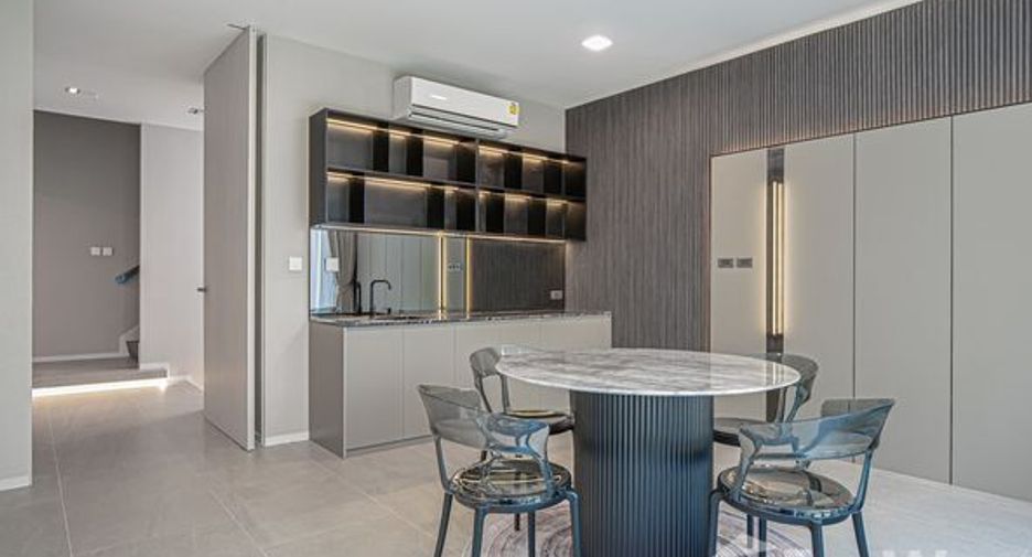 For rent 4 bedrooms house in Saphan Sung, Bangkok