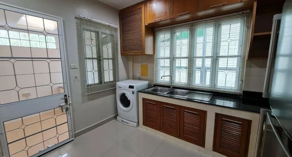 Аренда 3 спальни дом в Mueang Samut Prakan, Самутпракан