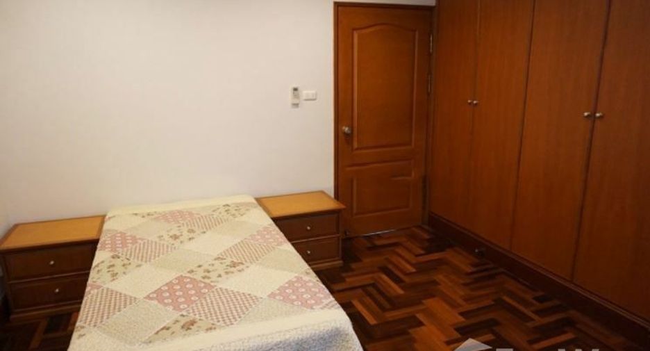 For rent 3 bedrooms condo in Khlong Toei, Bangkok