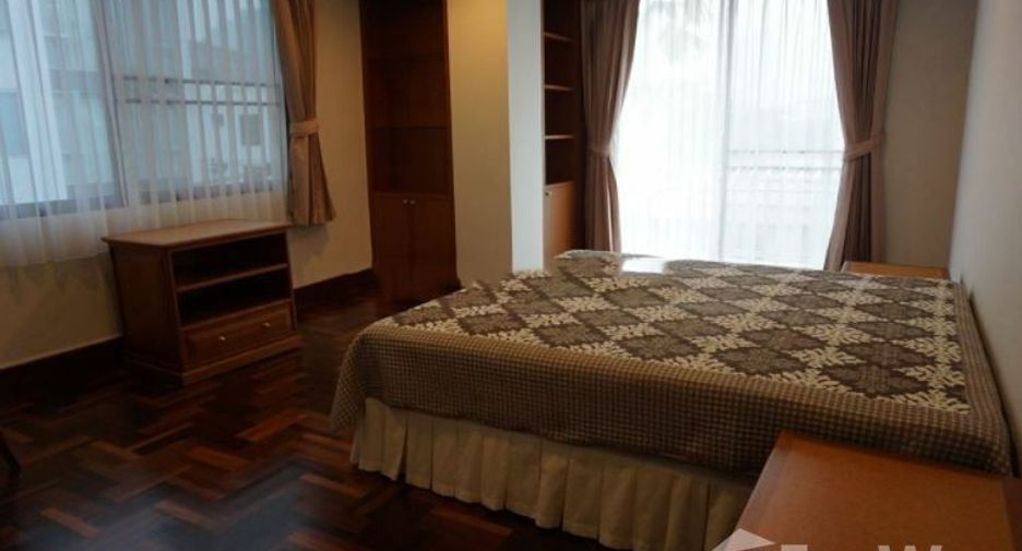 For rent 3 bedrooms condo in Khlong Toei, Bangkok