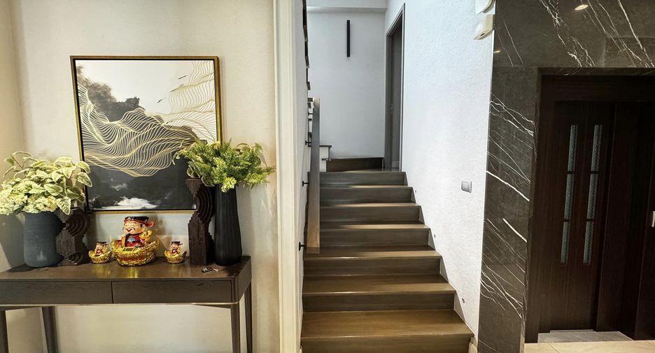 Villa en alquiler de 4 habitaciones en Saphan Sung, Bangkok