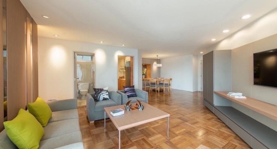 For rent 3 bedrooms apartment in Yan Nawa, Bangkok