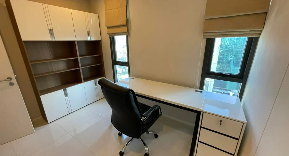 For rent 2 bedrooms condo in Phaya Thai, Bangkok