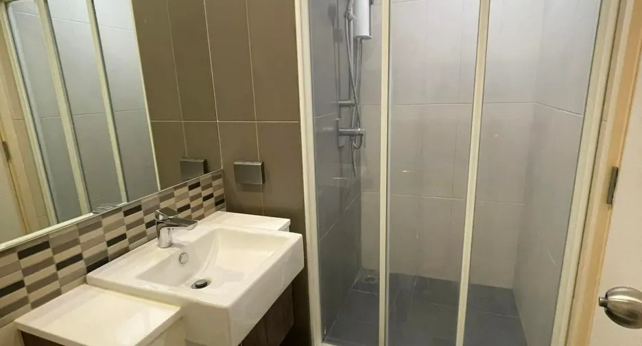 For rent 2 bedrooms condo in Phaya Thai, Bangkok
