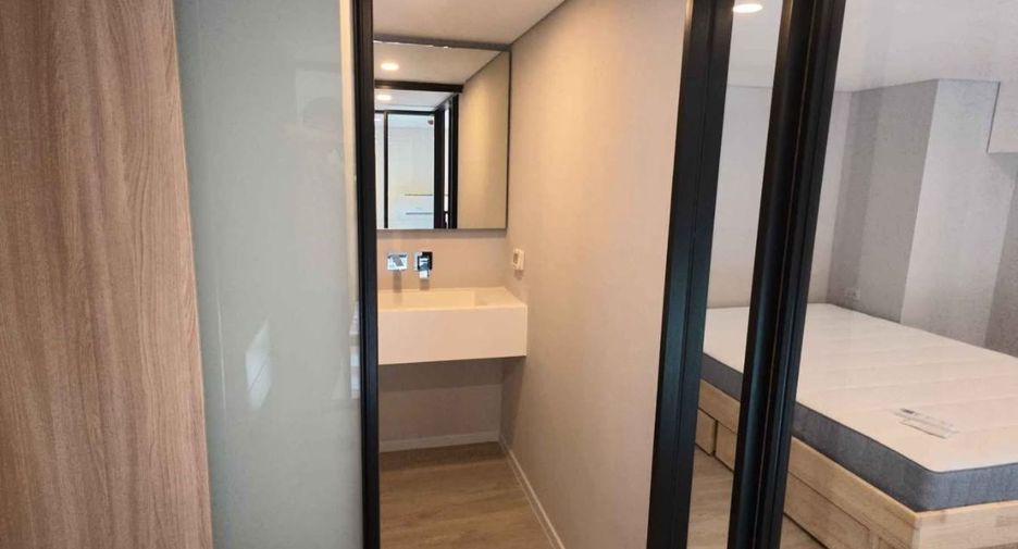 For rent 2 bedrooms condo in Huai Khwang, Bangkok