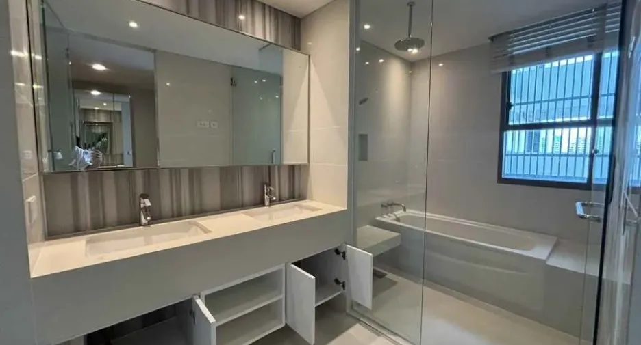 For rent 2 bedrooms condo in Khlong Toei, Bangkok