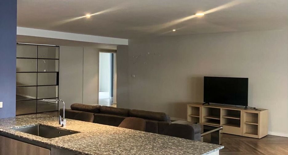 For rent 3 bedrooms condo in Khlong Toei, Bangkok