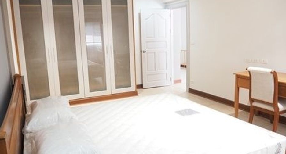 For rent 2 bedrooms condo in Pathum Wan, Bangkok