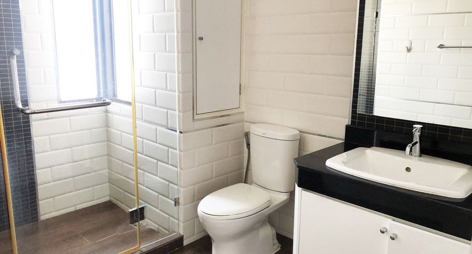 Wohnung zur Miete mit 3 Zimmer in Khlong Toei, Bangkok