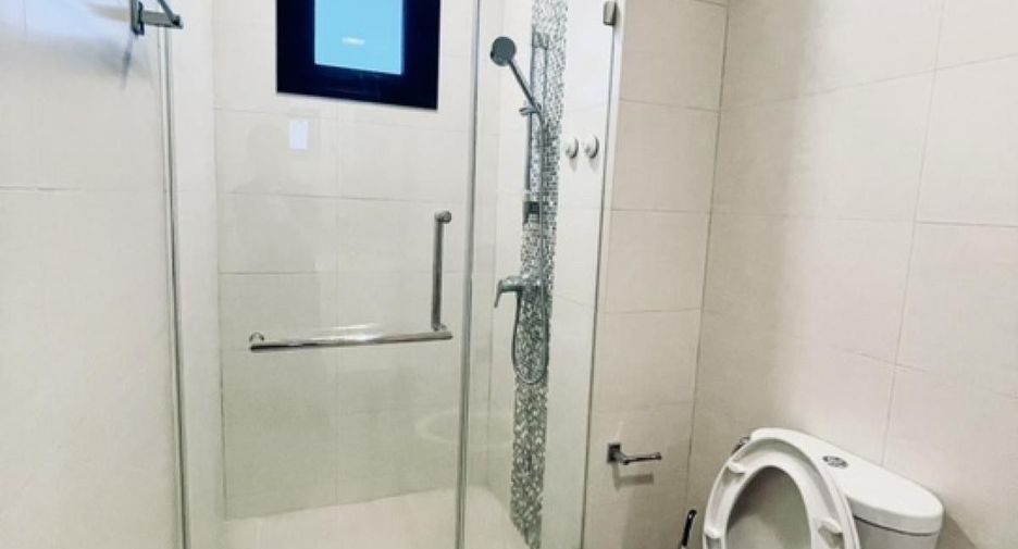 For rent 2 bedrooms condo in Huai Khwang, Bangkok