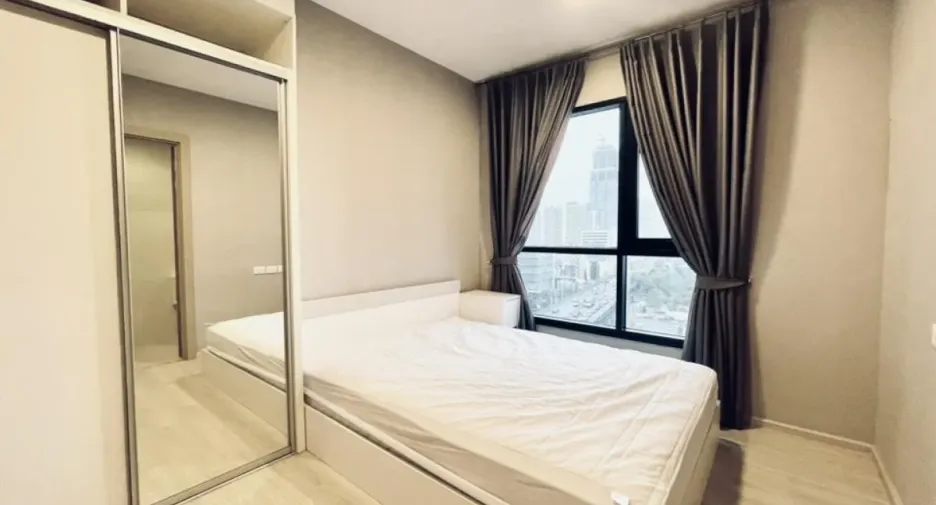 For rent 2 bedrooms condo in Huai Khwang, Bangkok