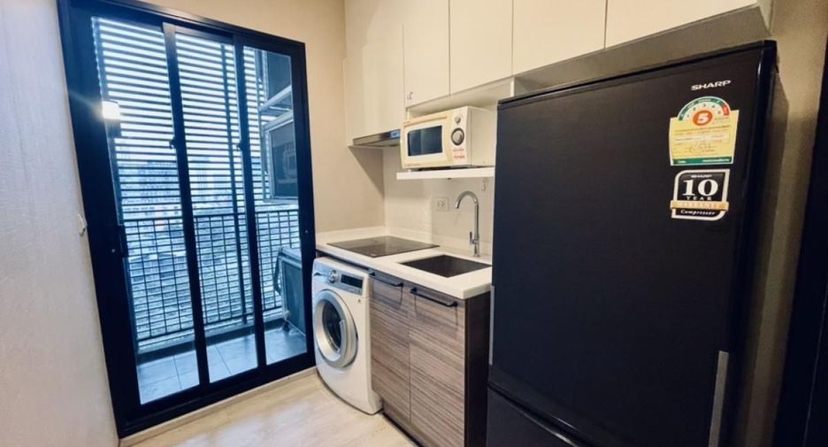 For rent 2 bedrooms condo in Huai Khwang, Bangkok