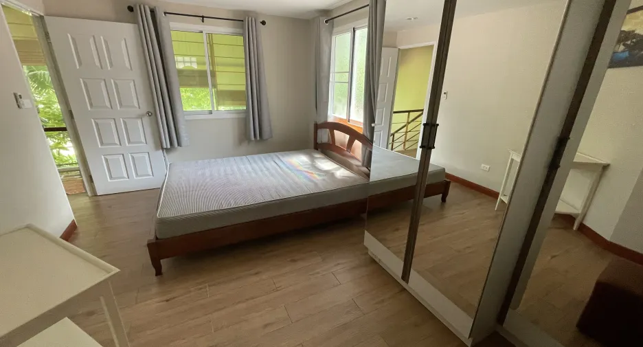 À louer 2 chambres appartement à Watthana, Bangkok