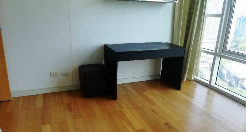 For rent 3 bedrooms condo in Khlong Toei, Bangkok
