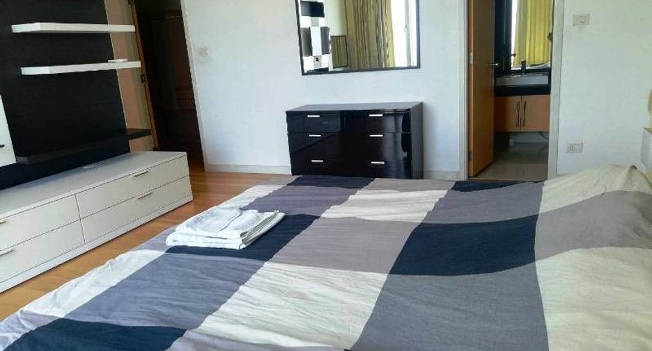 For rent 3 bedrooms condo in Khlong Toei, Bangkok