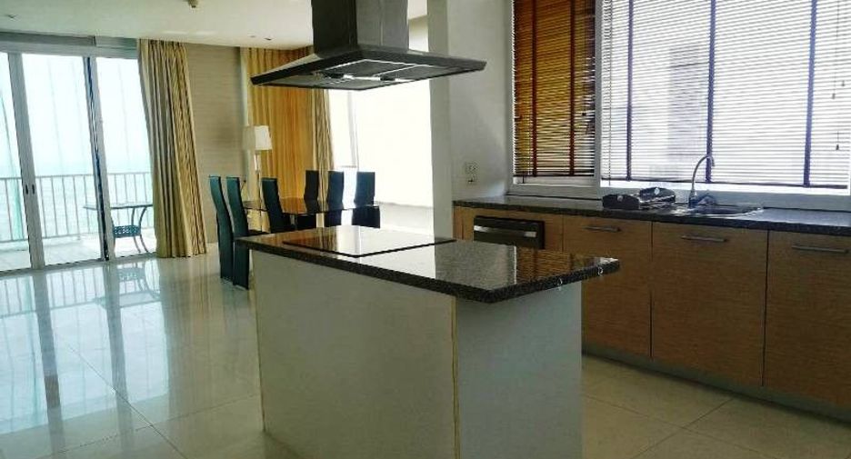 For rent 3 bedrooms condo in Khlong Toei, Bangkok