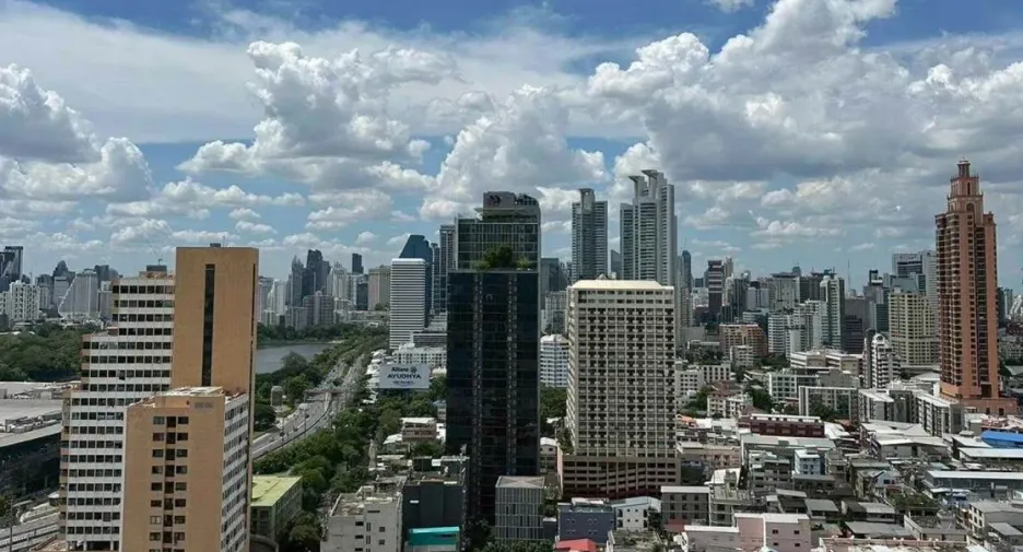 For rent 2 bedrooms condo in Khlong Toei, Bangkok