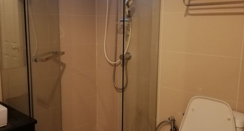For rent 2 bedrooms condo in Huai Khwang, Bangkok