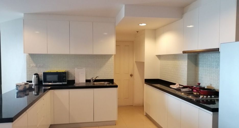 For rent 2 bedrooms condo in Huai Khwang, Bangkok