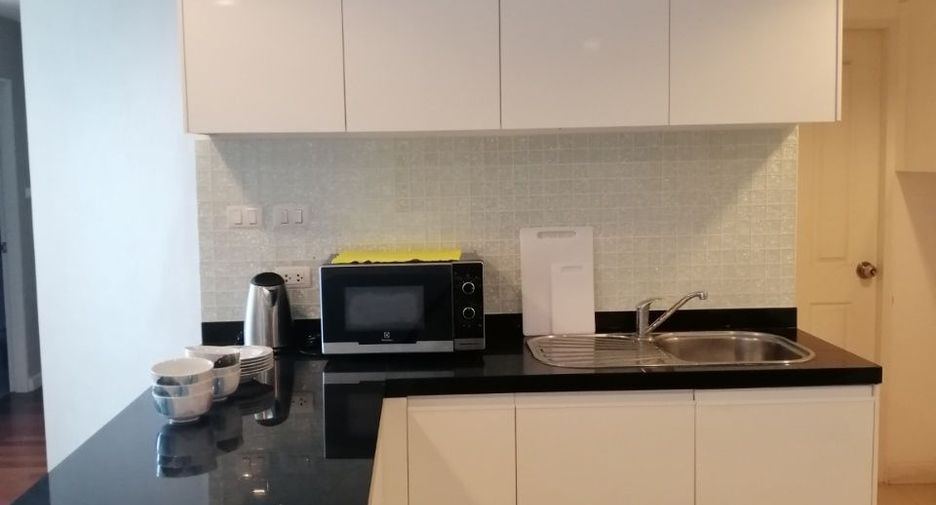 For rent 2 bedrooms condo in Huai Khwang, Bangkok