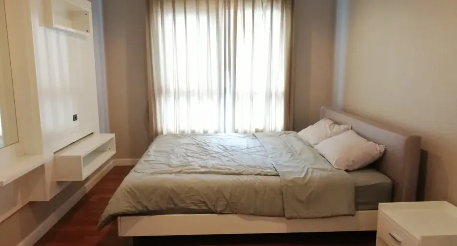 For rent 2 bedrooms condo in Huai Khwang, Bangkok
