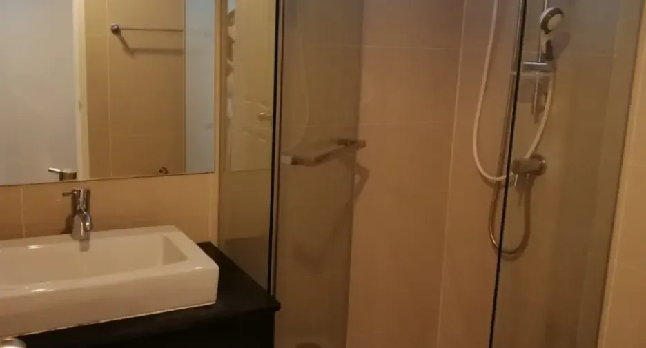 For rent 2 bedrooms condo in Huai Khwang, Bangkok