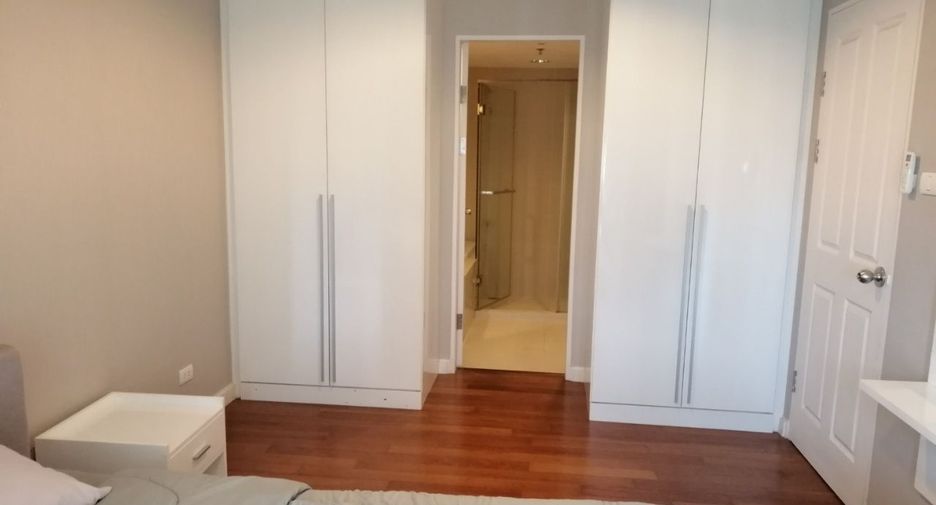 For rent 2 bedrooms condo in Huai Khwang, Bangkok