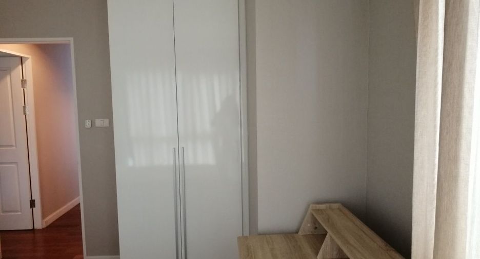 For rent 2 bedrooms condo in Huai Khwang, Bangkok