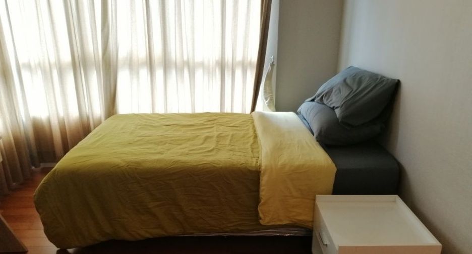 For rent 2 bedrooms condo in Huai Khwang, Bangkok