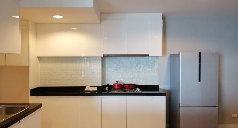 For rent 2 bedrooms condo in Huai Khwang, Bangkok