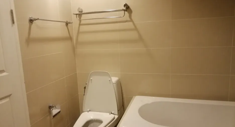 For rent 2 bedrooms condo in Huai Khwang, Bangkok