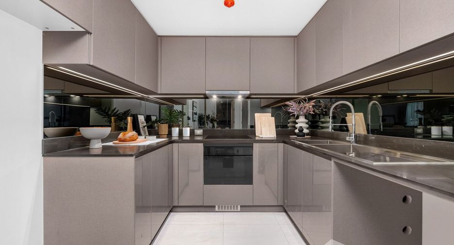 For rent 2 bedrooms condo in Khlong Toei, Bangkok