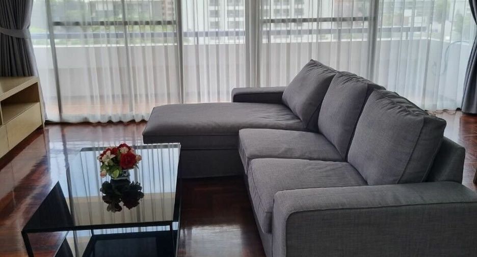 For rent 3 bedrooms apartment in Watthana, Bangkok