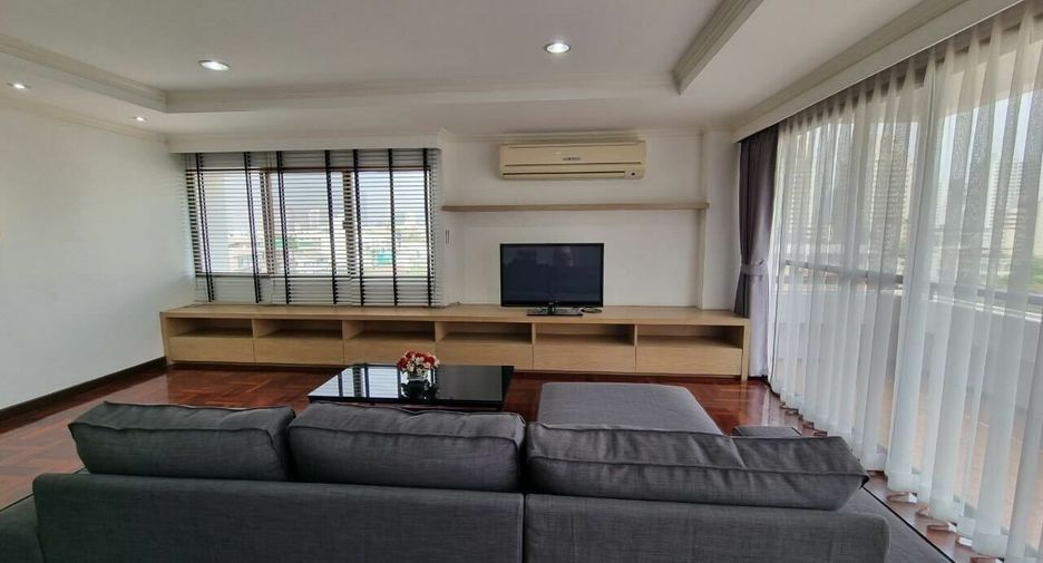 For rent 3 bedrooms apartment in Watthana, Bangkok