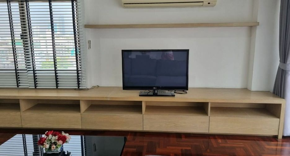For rent 3 bedrooms apartment in Watthana, Bangkok