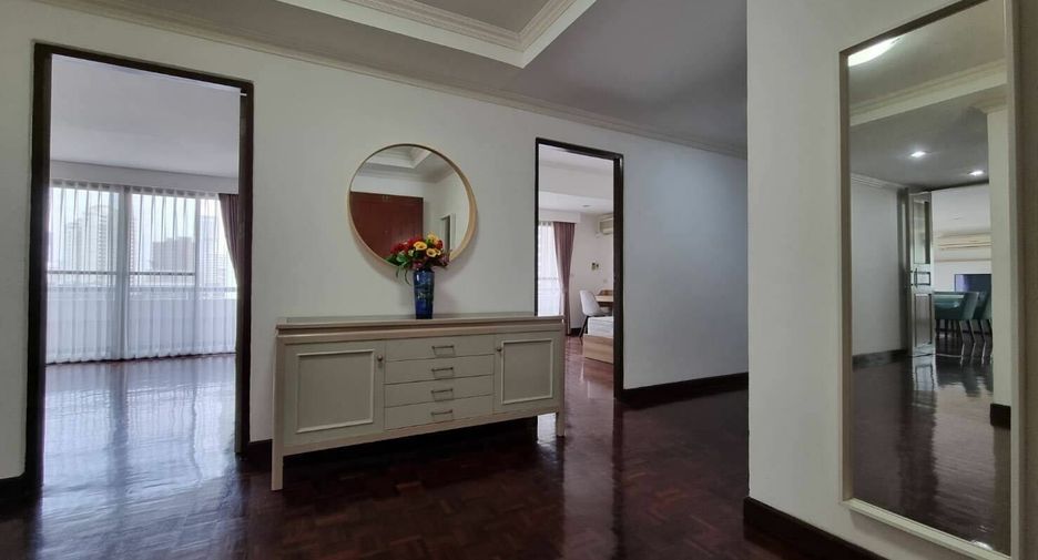 For rent 3 bedrooms apartment in Watthana, Bangkok