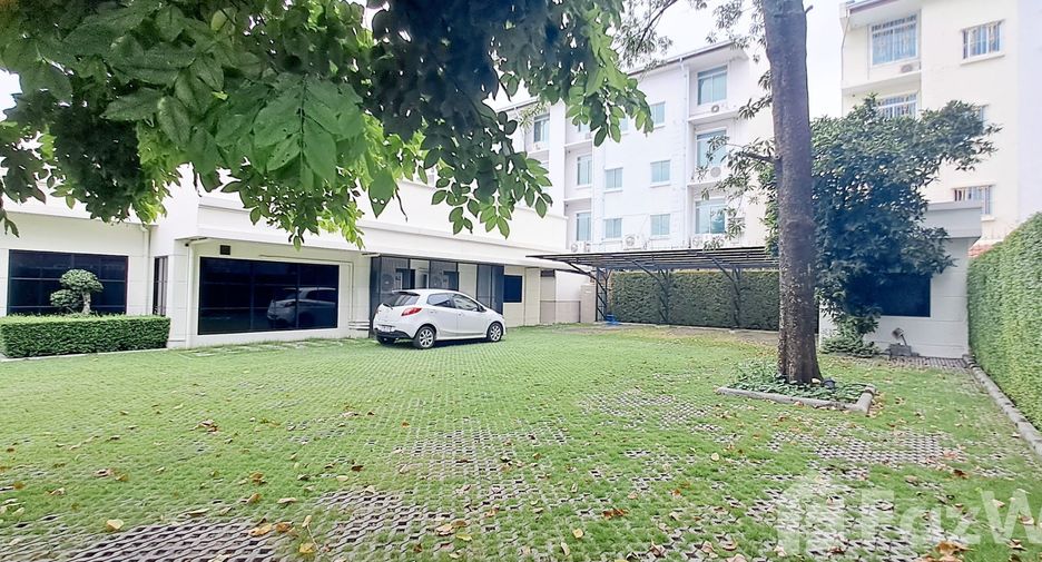 For rent 3 bedrooms house in Lat Phrao, Bangkok
