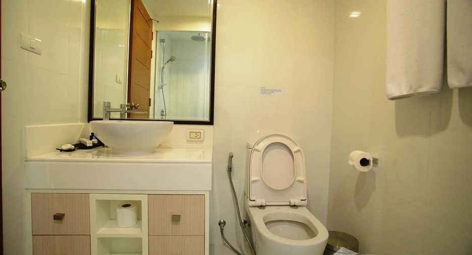 For rent 2 bedrooms condo in Khlong Toei, Bangkok