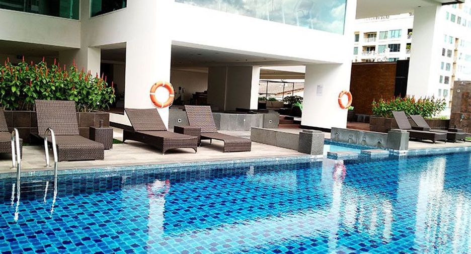 For rent 2 bedrooms condo in Khlong Toei, Bangkok