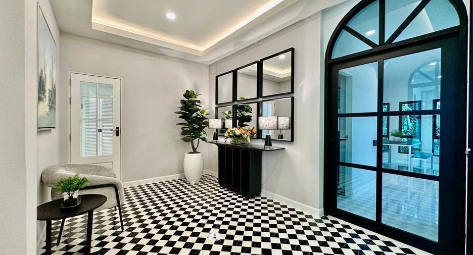 Haus zur Miete mit 5 Zimmer in Lat Krabang, Bangkok