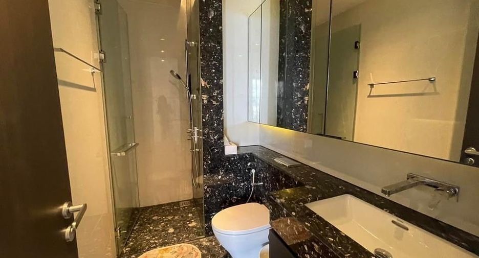 For rent 2 bedrooms condo in Khlong Toei, Bangkok