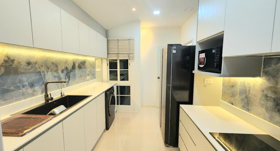 For rent 4 bedrooms house in Mueang Samut Prakan, Samut Prakan