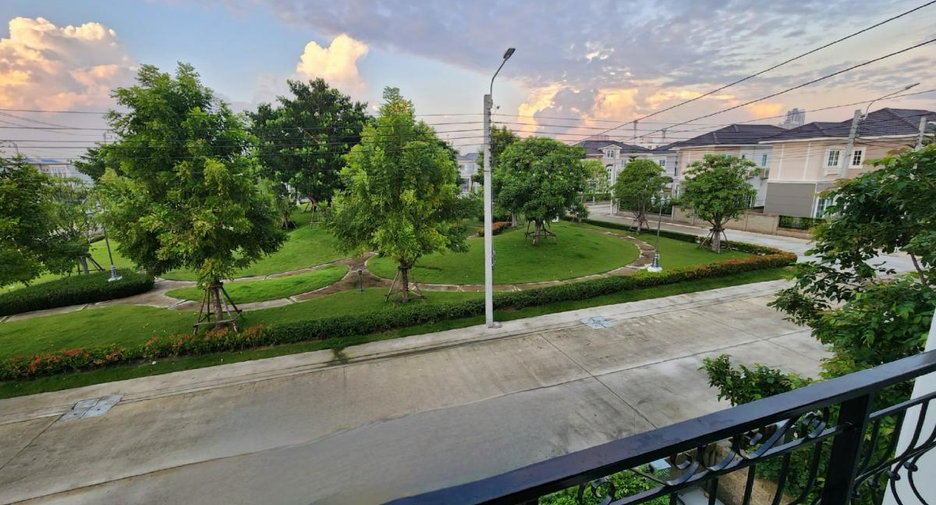 For rent 4 bedrooms house in Mueang Samut Prakan, Samut Prakan