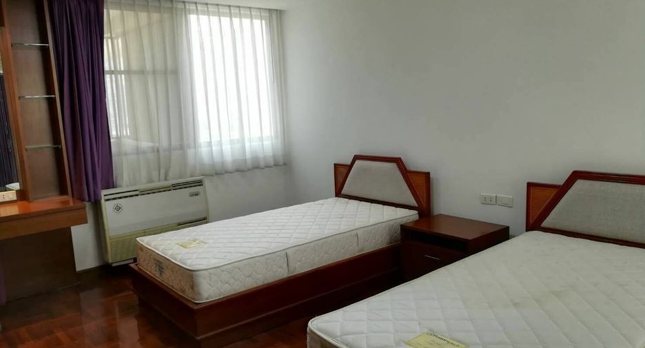 For rent 3 bedrooms condo in Khlong Toei, Bangkok