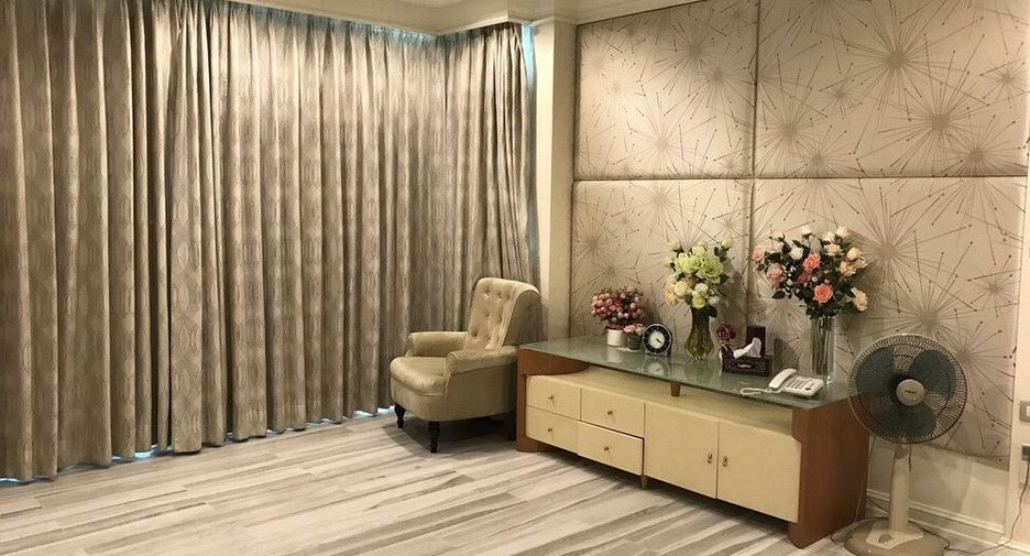 For rent 3 bedrooms condo in Bang Kho Laem, Bangkok