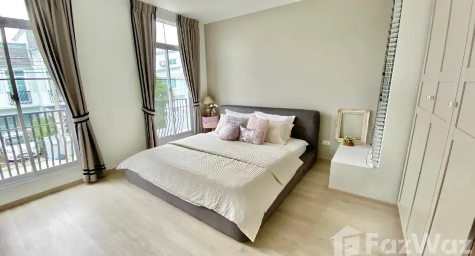 For rent 3 bedrooms townhouse in Prawet, Bangkok